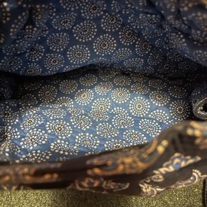 Vera Bradley purse  in great condition.